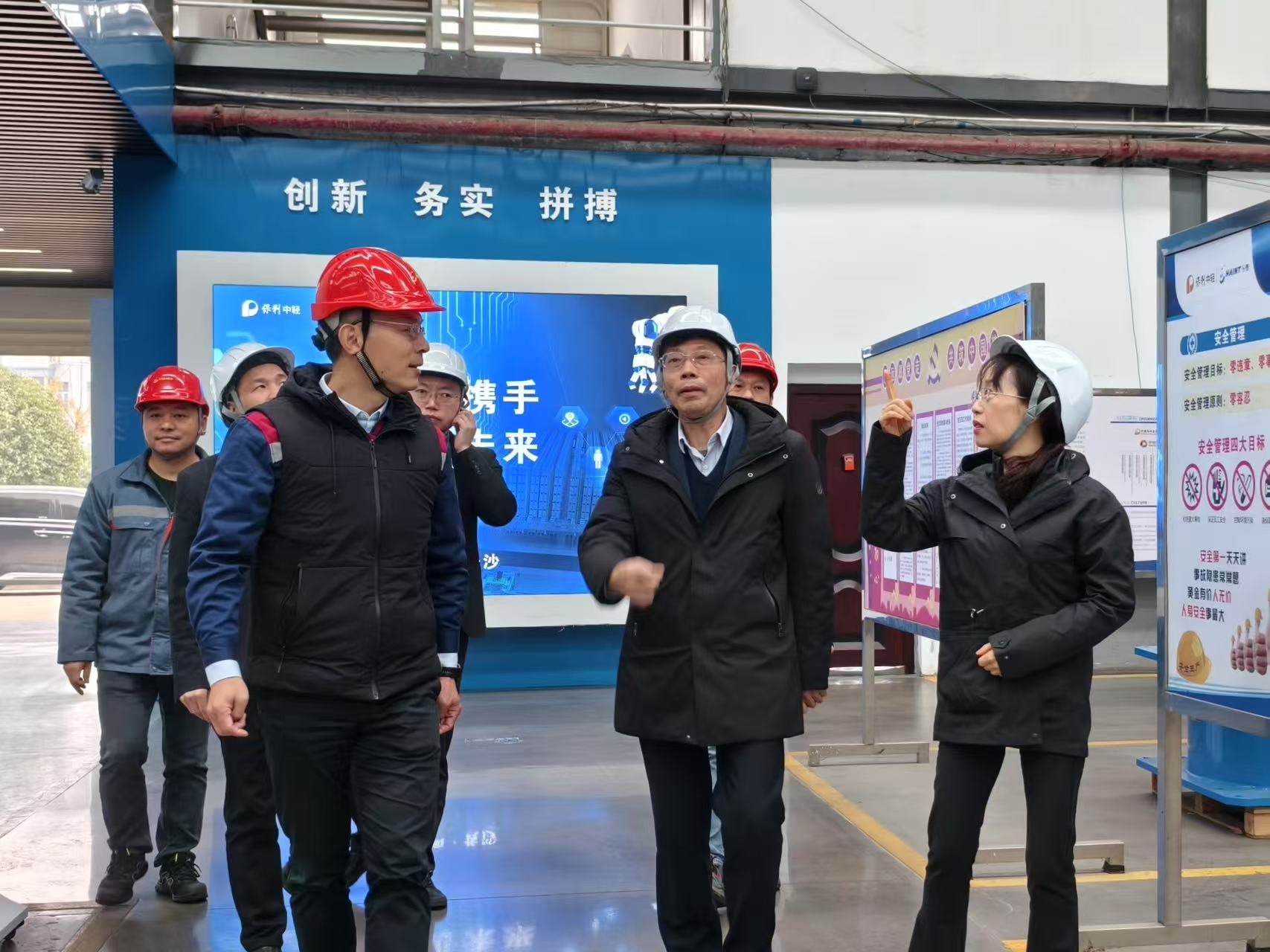 保利中輕黨委委員、副總經(jīng)理張曦赴中輕長(zhǎng)泰開(kāi)展春節(jié)前夕安全督導(dǎo)檢查